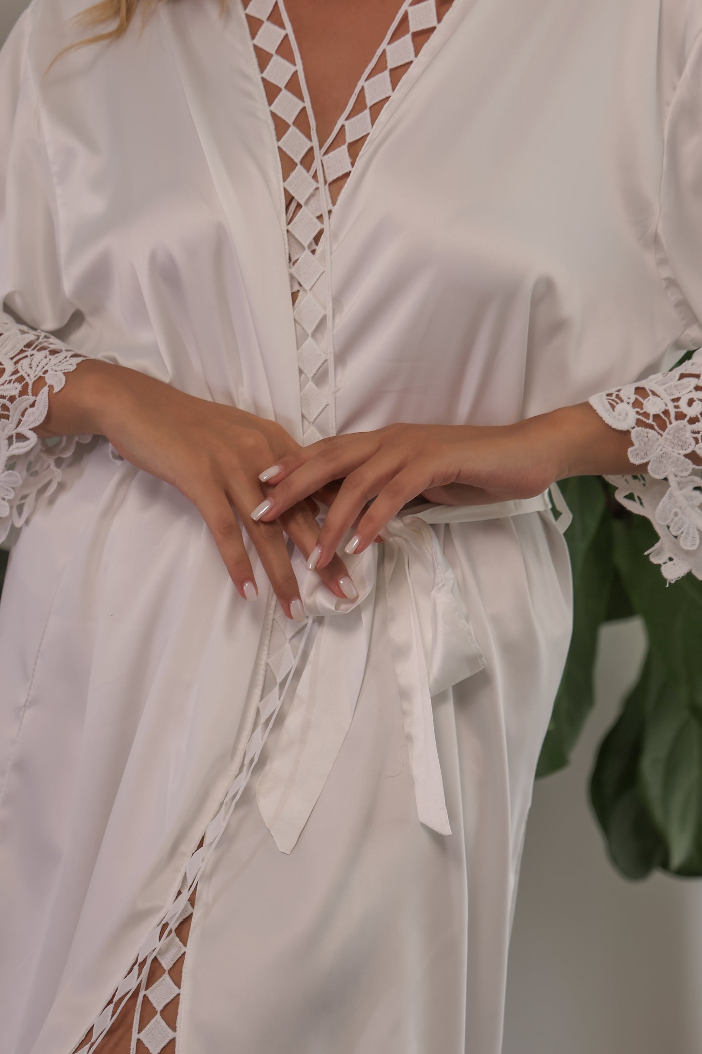 Luxe Lace Robe - Get Spliced