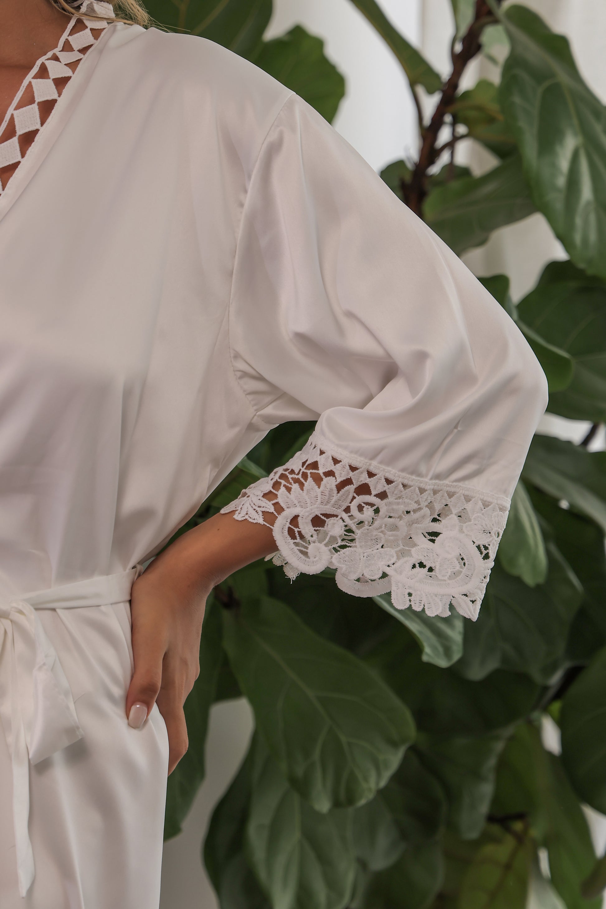 Luxe Lace Robe - Get Spliced